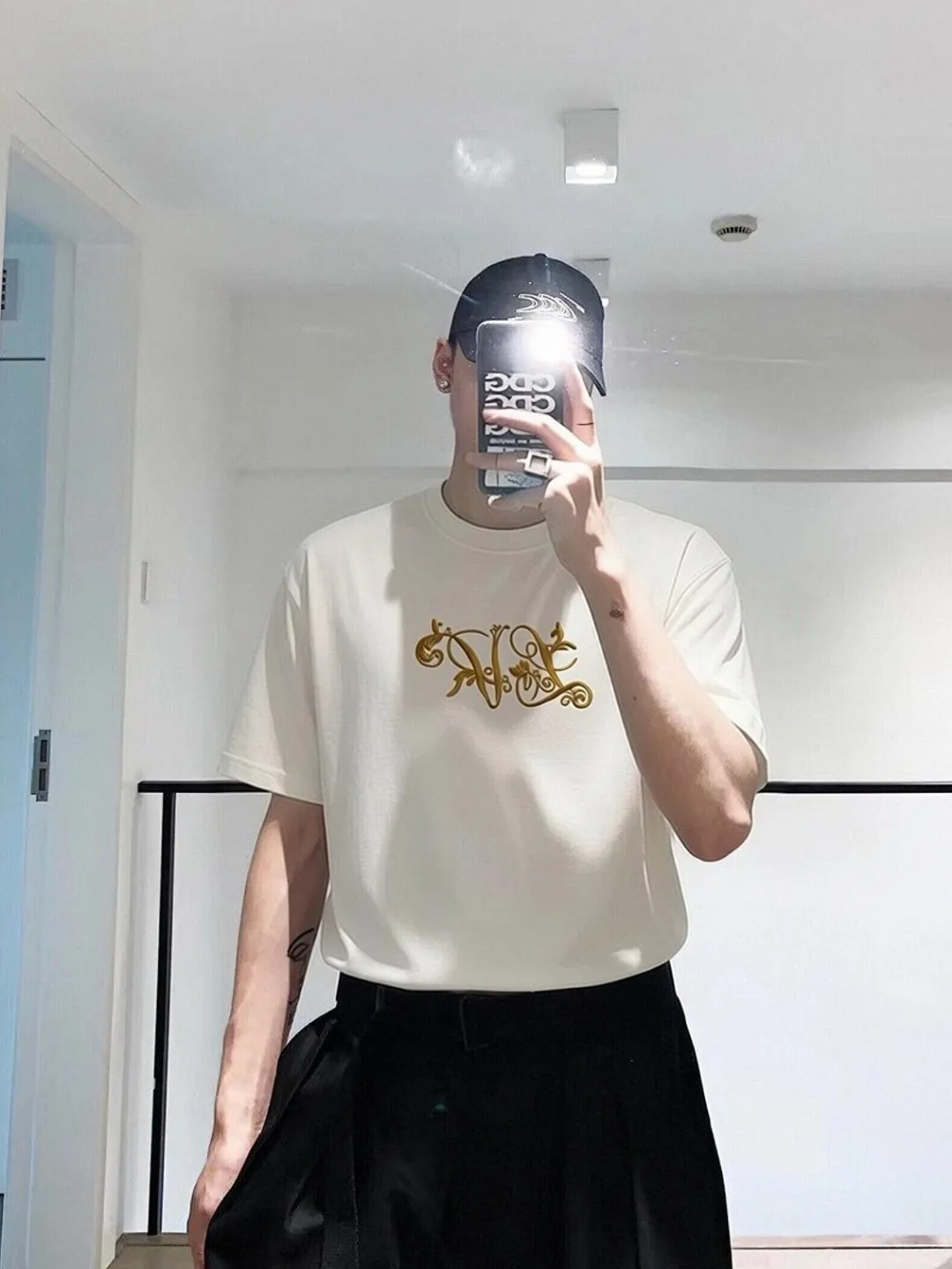 Louis Vuitton/Louis Vuitton gold flower signature embroidered short sleeves